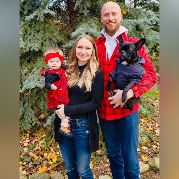 Meet your Poshers, Claudia & Kelly - Picture 9 of 10